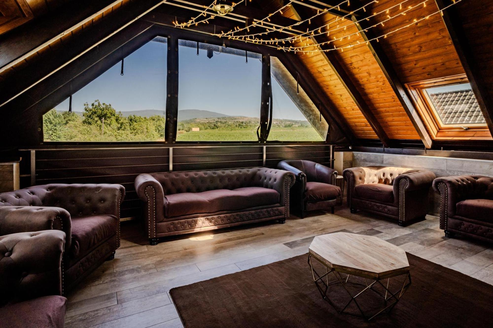 Gyöngyös Dominium Pinceszet Es Panzio Bed & Breakfast エクステリア 写真