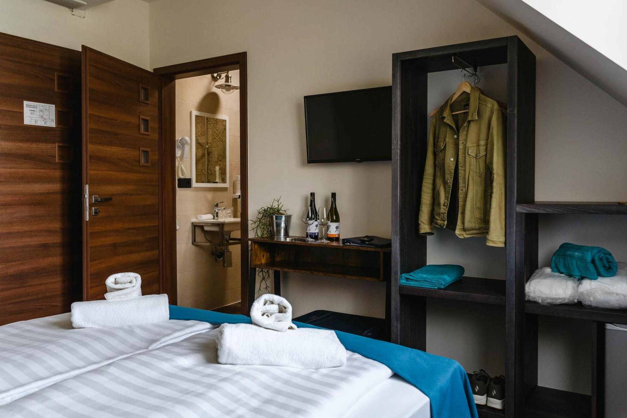 Gyöngyös Dominium Pinceszet Es Panzio Bed & Breakfast エクステリア 写真