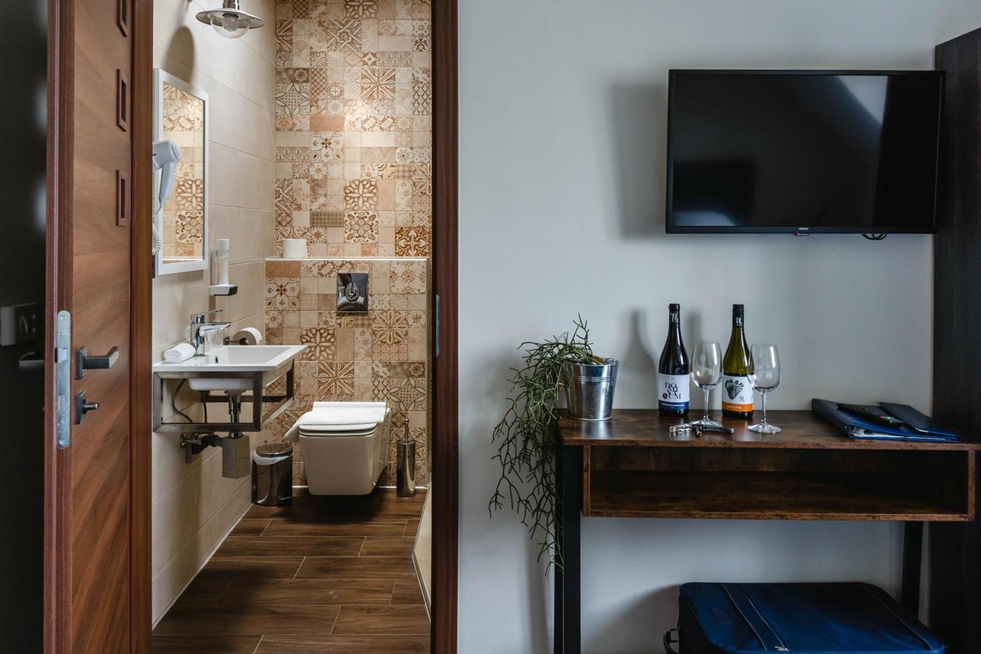 Gyöngyös Dominium Pinceszet Es Panzio Bed & Breakfast エクステリア 写真
